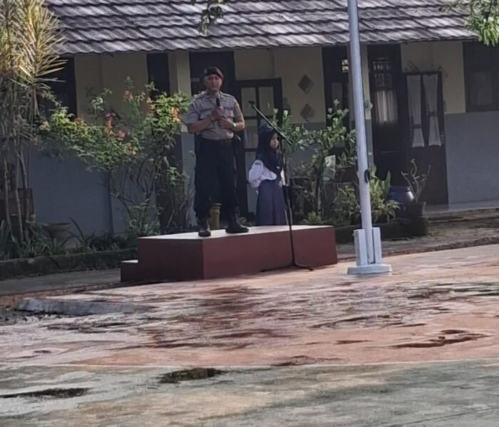 Wujudkan Polri Yang Humanis, Personel Polsek Plered Jadi Pembina Upacara di Sekolah-sekolah