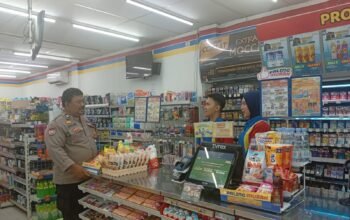 Sambang Malam Bhabinkamtibmas, Polsek Pasawahan Perkuat Keamanan Pertokoan dan Cegah Kejahatan C3