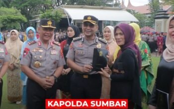 Semangat Kartini di Ranah Minang: Saat Polwan Polda Sumbar Menjelma Sosok ‘Bundo Kanduang’ Modern
