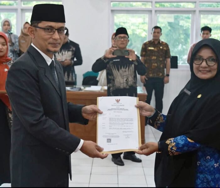 Perkuat Kinerja Birokrasi dan Pendidikan, Sekda Tanah Datar Lantik Pejabat Manajerial dan Kepala Sekolah