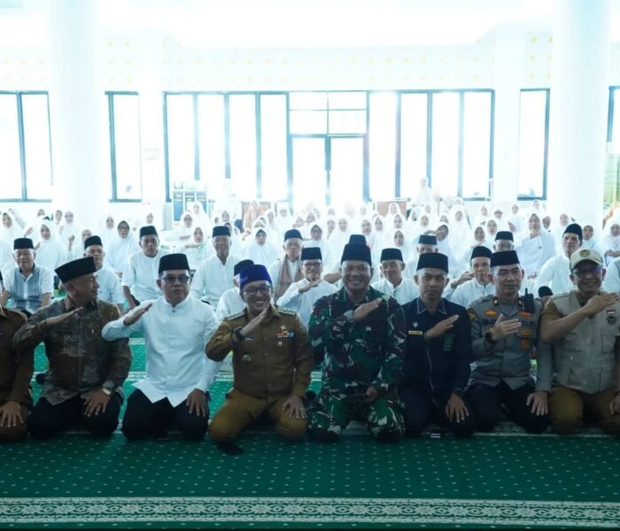 212 Jemaah Haji Tanah Datar Resmi Dilepas: Bupati Eka Putra & Kemenhaj Jamin Layanan Prima