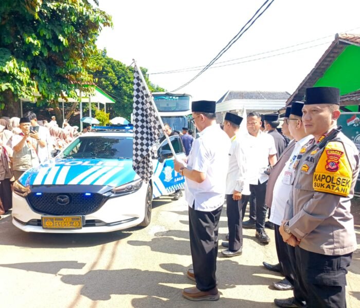 Bentuk Pelayanan Masyarakat, Polisi di Purwakarta Hadiri Pelepasan Calon Jemaah Haji Kloter 40 KJT