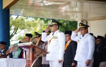 Dua Perayaan Satu Momentum: Bupati Eka Putra Pimpin Upacara Hari Otda dan Hardiknas 2026