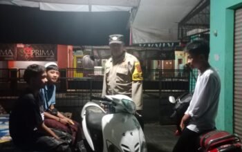 Patroli Malam Humanis di Pasawahan, Polisi Ajak Remaja Jauhi Miras dan Tawuran