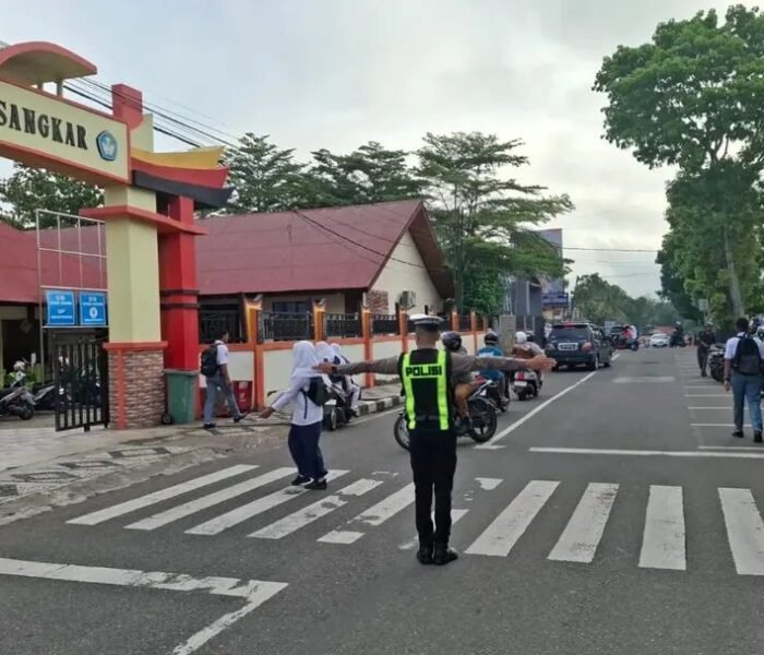 Jaga Nadi Kota, AKP Andri Perkasa Pimpin Langsung Pengamanan Pagi di Batusangkar