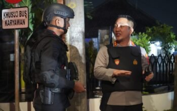 Kapolres Purwakarta Turun Langsung Pantau Titik Rawan Suporter Persib vs Persija di Pertigaan Kaum