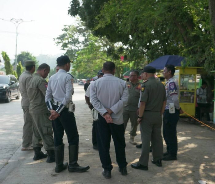 Gabungan Satpol PP dan Dinas Perhubungan Tertibkan Area Depan RSUD Palabuhan Ratu