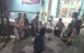Bhabinkamtibmas dan Babinsa Sambangi Warga Desa Cirangkong, Ingatkan Bahaya Penipuan Online
