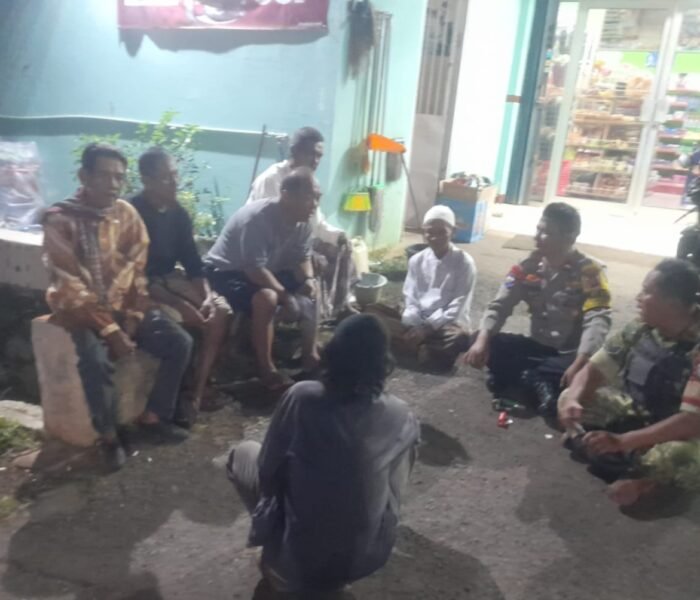 Bhabinkamtibmas dan Babinsa Sambangi Warga Desa Cirangkong, Ingatkan Bahaya Penipuan Online