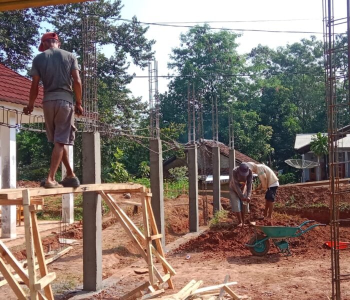 Pelaksanaan Proyek Revitalisasi SMP PGRI 3 Cisolok Senilai Rp 1,14 Miliar Diduga Tidak Sesuai Spek dan Abaikan K3