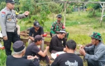 Sinergitas TNI-POLRI di Campaka, Sambang Warga Sekaligus Edukasi Kamtibmas dan Pertanian