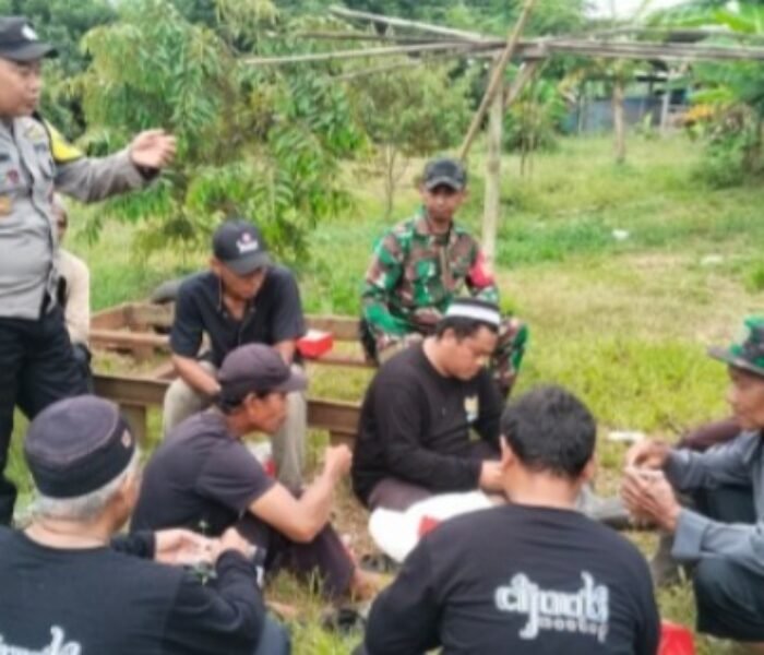Sinergitas TNI-POLRI di Campaka, Sambang Warga Sekaligus Edukasi Kamtibmas dan Pertanian