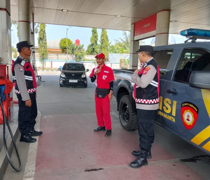 Patroli Perintis Presisi Sambangi SPBU Cibatu, Polsek Cibatu Antisipasi Premanisme hingga Gangguan Kamtibmas