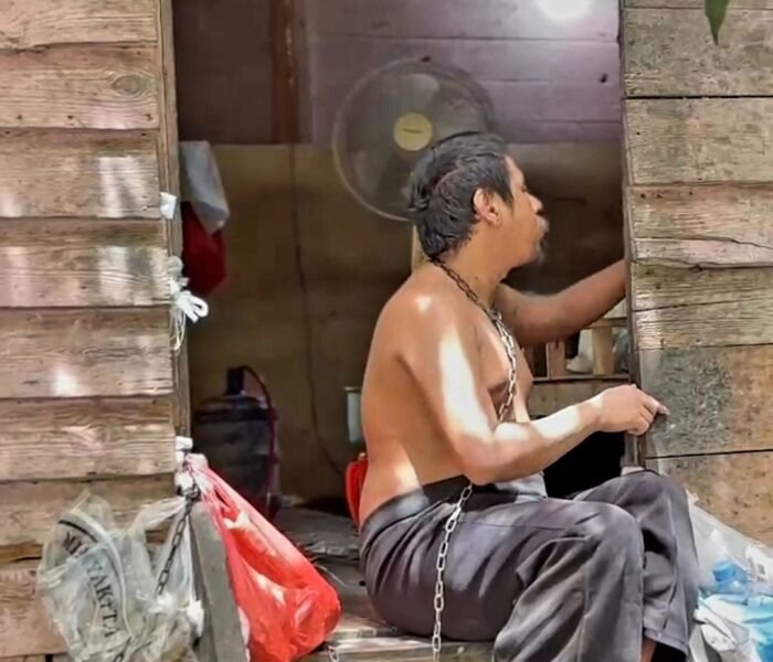Rantai Kasih Seorang Ibu: Harapan Kecil Marwati Untuk Membebaskan Anaknya dari Pasungan