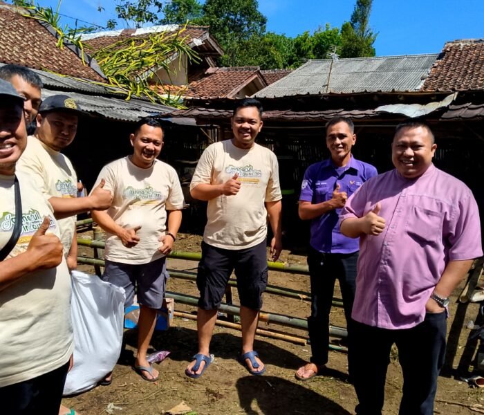 Yayasan KMI di Bawah Naungan Keluarga Besar UKA Group Sembelih 200 Domba Qurban, “H. U. Kadarisman Ajak Perkuat Kepedulian Sosial dan Kebersamaan”