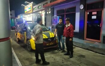 Patroli Malam Polsek Plered Intensif, Polisi Sambangi Indomaret dan SPBU Antisipasi Kejahatan Jalanan