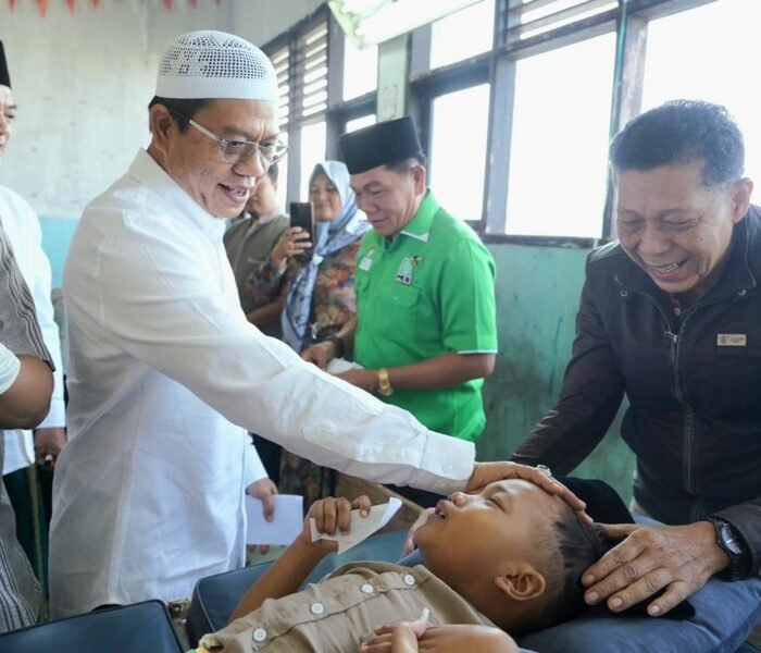 Buka Tasyakur Khitanan Massal Al Hidayah, KDS: Pendidikan Tidak Bisa Dibangun Pemerintah Sendirian