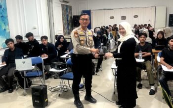 Kasat Samapta Polres Purwakarta Bekali Mahasiswa LP3I Jiwa Kepemimpinan dan Soft Skill Dunia Kerja