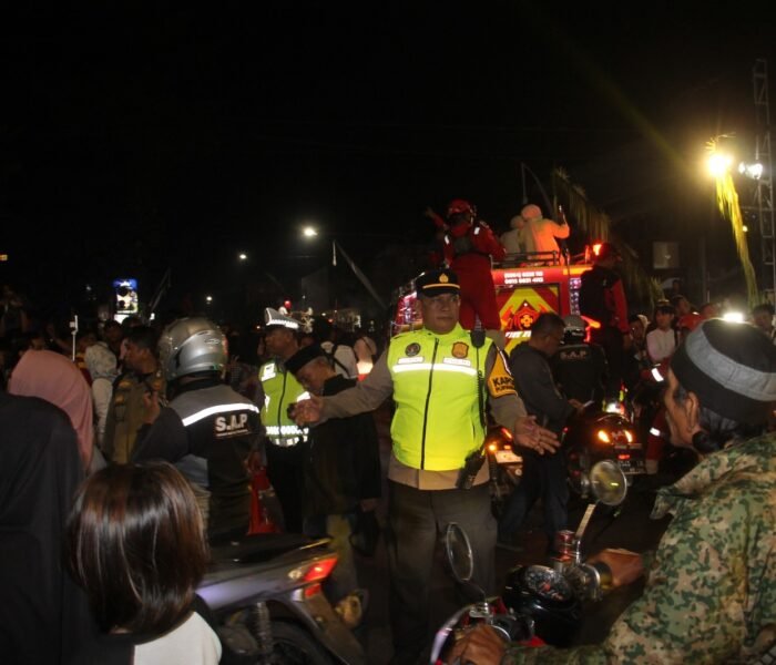 Kapolsek Purwakarta Kota Pimpin Pengamanan Pawai Obor 1 Muharram 1448 H, Wakapolres Purwakarta Hadir Bersama Forkopimda