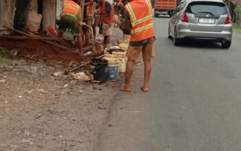 PDAM TJM Kabupaten Sukabumi Gelar Proyek Pemasangan Pipa di Simpang Cikidang dan Angga Yuda Desa Pamuruyan Kecamatan Cibadak