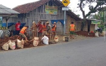 Tingkatkan Pelayanan Bagi Masyarakat, Perumda AM TJM Gelar Proyek Pemasangan Pipa HDPE Di Pamuruyan