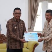 Bupati Sukabumi Drs H Asep Japar M.M. Bersama Jasa Raharja Serahkan Santunan Kepada Ahli Waris Korban Kecelakaan Lalulintas