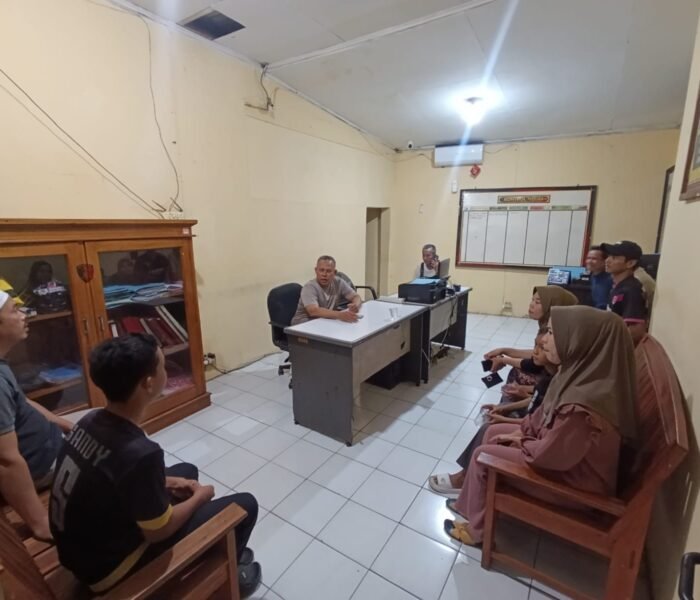 Viral di Media Sosial, Polsek Jatiluhur Fasilitasi Penyelesaian Damai Kasus Perkelahian Anak Melalui Musyawarah