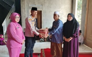 Dari Membersihkan Masjid hingga Berbagi Sembako, Polsek Sukasari Wujudkan Nilai Pengabdian Polri yang Dekat dengan Masyarakat