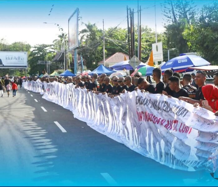 Kain 1,5 Kilometer Jadi Simbol Sumpah Anti Narkoba dan LGBT di Sumbar