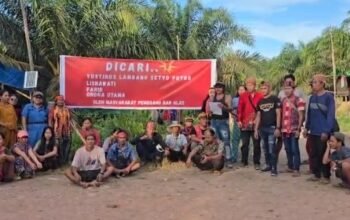 Warga Desa Pelanjau Jaya Pasang Spanduk “Dicari”, Desak Presiden Direktur PT BAL dan PT SNP Temui Masyarakat.
