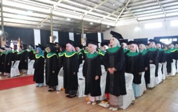 Wisuda Des Natalis Ke-44 Institut Al Masthuriyah Sekda H. Ade Suryaman S.H., M.M., Terapkan Ilmu Dengan Amanah Integritas