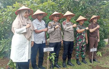 Wujudkan Sumbar Hijau, Polres Tanah Datar Sukseskan Program ‘Segar Asri’ di Hari Bhayangkara