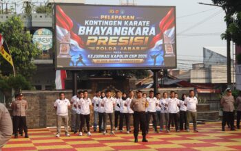 Kapolres Purwakarta Lepas Kontingen Karate Bhayangkara Presisi Polda Jabar, Tanamkan Semangat Sportivitas dan Prestasi