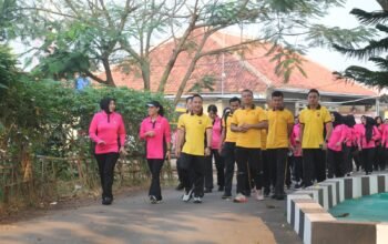 Semarak Hari Bhayangkara ke-80, Kapolres Purwakarta Ajak Personel Perkuat Soliditas Lewat Olahraga Bersama