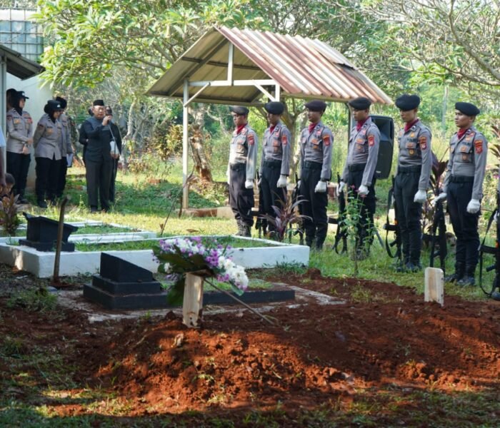 Polres Purwakarta Gelar Upacara Persada untuk AKP Juli Minarti, Wujud Penghormatan Terakhir Atas Dedikasi Anggota POLRI