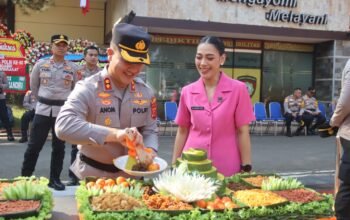 Tradisi Naik Pangkat Penuh Makna, Polres Purwakarta Gelar Potong Tumpeng dan Penyiraman Air Sebagai Wujud Rasa Syukur