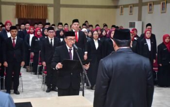 Pengukuhan Sekda H Ade SuryamanS.H.M.M. Bupati Sukabumi Tegaskan Kebijakan Kepegawean Berdasarkan Sistem Kompetensi Dan Kinerja