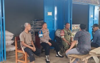 Polri Peduli Lingkungan, Sat Polairud Polres Purwakarta Bersihkan Eceng Gondok dan Sampah Plastik di Waduk Jatiluhur