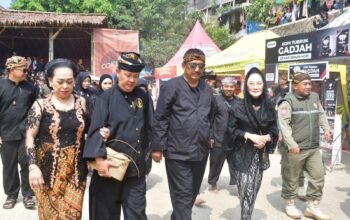 Seren Tahun Ke-447 Kasepuhan Sinar Resmi Bupati Sukabumi Drs. H. Asep Japar, M.M., Tradisi Sarat Nilai Hurup