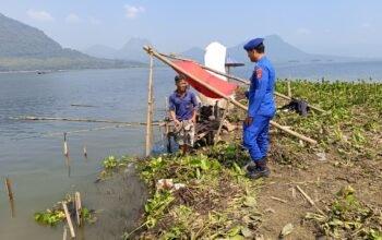 Sat Polairud Polres Purwakarta Sapa Pemancing di Waduk Jatiluhur, Edukasi Keselamatan dan Kepedulian Lingkungan