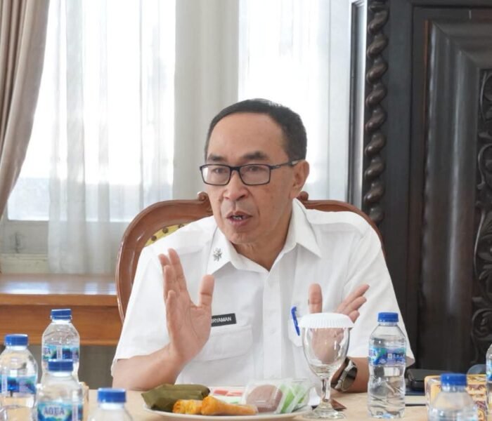 SEKDA H. Ade Suryaman, S.H., M.M., Bersama Rubi Bahas Pontensi Perkembangan Bonsai di Kabupaten Sukabumi