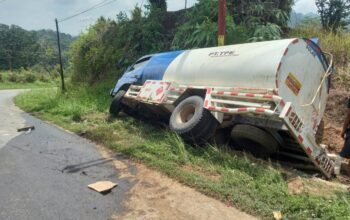 Babinsa Kodim 0417/Kerinci Temukan Mobil Tangki BBM Non Subsidi Tergelincir di Bahu Jalan , Diduga Angkut Solar Tanpa Dokumen Resmi