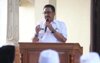 Bupati Sukabumi Drs. H. Asep Japar M.M., Peletakan Batu Pertama Pembangunan Kantor Kecamatan Surade dan Kecamatan Ciracap