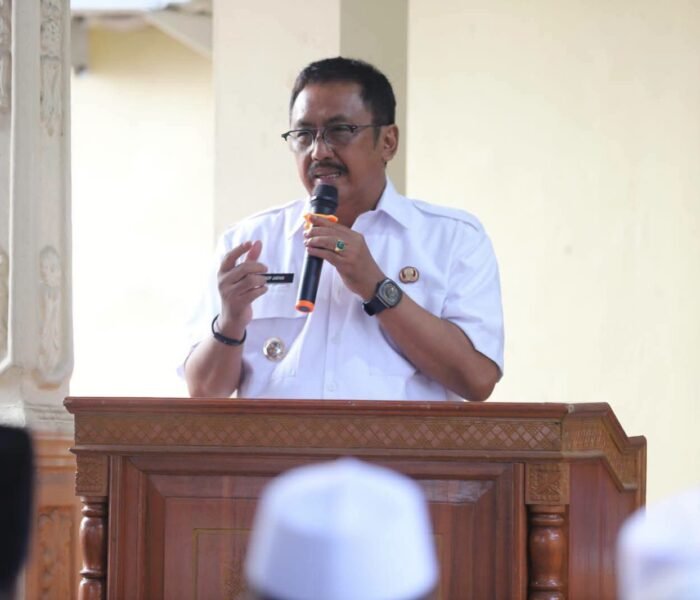 Bupati Sukabumi Drs. H. Asep Japar M.M., Peletakan Batu Pertama Pembangunan Kantor Kecamatan Surade dan Kecamatan Ciracap