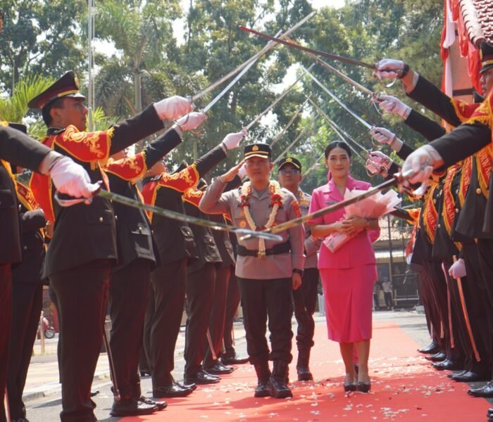 Parade Farewell Kapolres Purwakarta Berlangsung Khidmat, Estafet Kepemimpinan Resmi Dimulai
