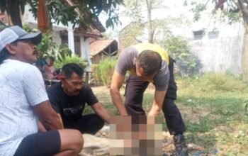 Polri Hadir Untuk Masyarakat, Bhabinkamtibmas Polsek Campaka Bantu Warga Prosesi Akikah dan Pererat Silaturahmi