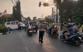 Antisipasi Konvoi Suporter, Polsek Campaka Lakukan Penyekatan Arus Lalu Lintas di Simpang Cimaung