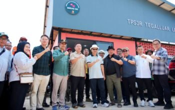 Bertepatan di Hari Kelahirannya ke-55, Bupati KDS Resmikan TPS3R Tegalluar