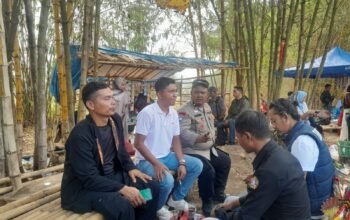 Amankan Upacara HUT Ke-81 RI di Gurudug, Polsek Pasawahan Pastikan Kegiatan Berlangsung Kondusif