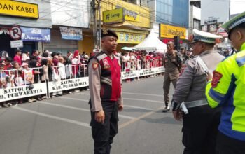 Karnaval Mobil Hias Semarakkan HUT Ke-81 RI, Sat Samapta Polres Purwakarta Pastikan Warga Aman Menikmati Perayaan